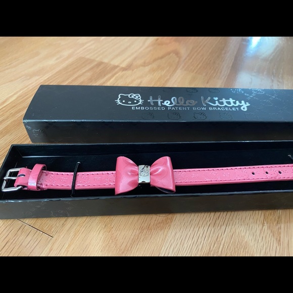 Hello Kitty Bow Bracelet - Picture 4 of 8